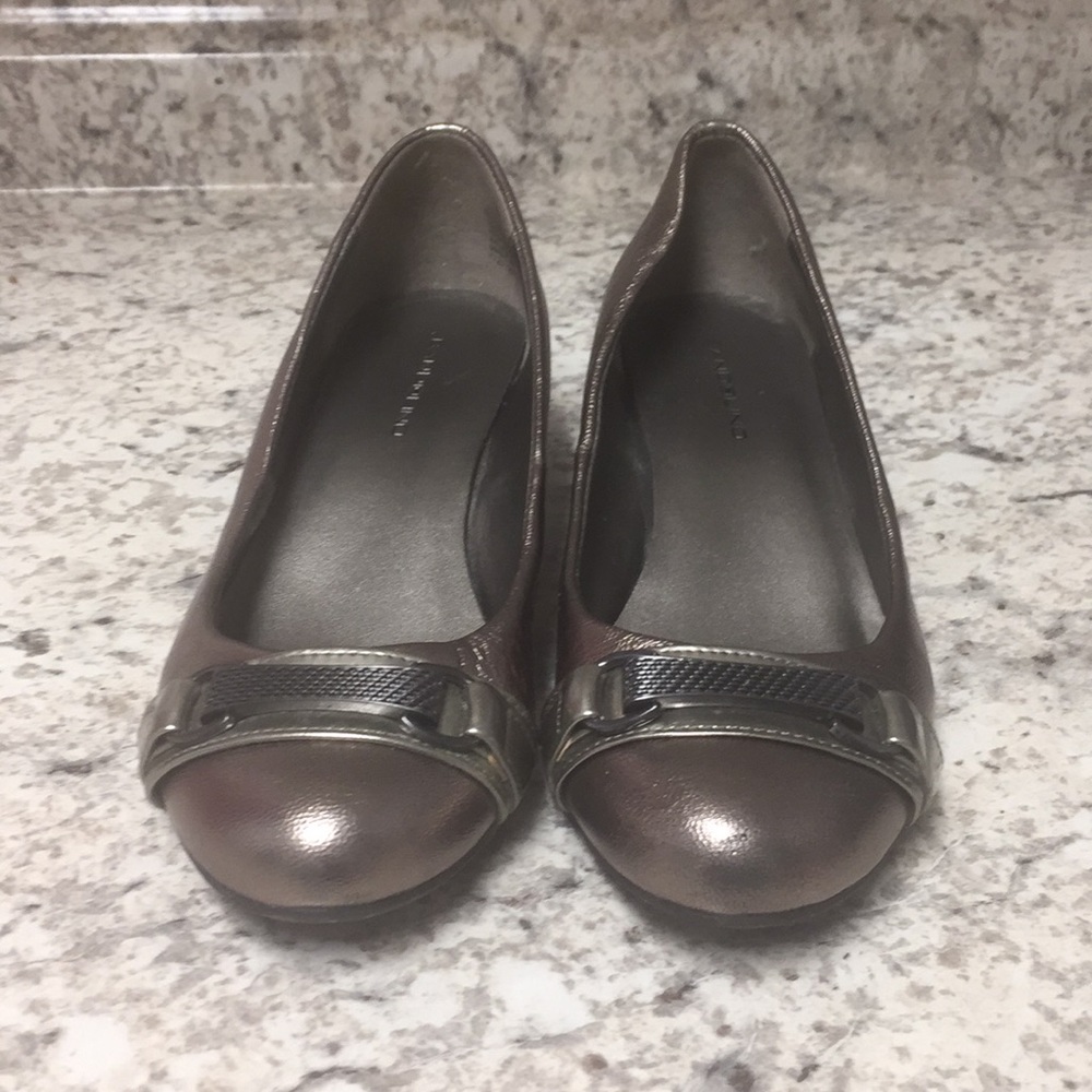 6.5M Leather Bandolino Wedge Flats.